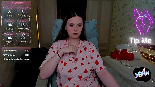LoraTempt online show from 06/07/26, 04:33