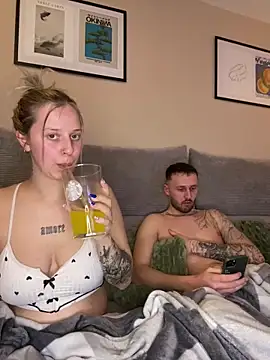 Snapshot of SecretLnkd chatting on 03/18/26, 07:28 SecretLnkd online show from 03/18/26, 07:28