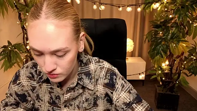 Snapshot of JenniferCamprell chatting on 03/25/26, 04:13 JenniferCamprell online show from 03/25/26, 04:13