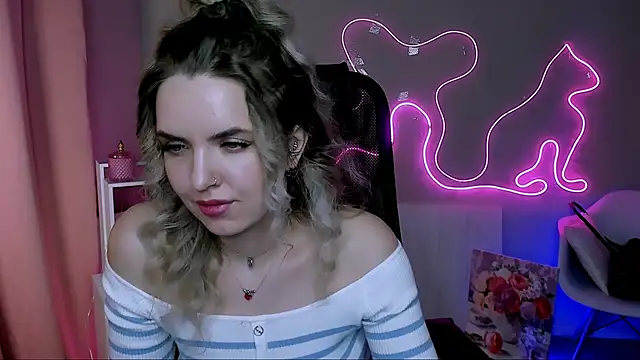 Snapshot of AliceSmite chatting on 03/10/26, 03:28 AliceSmite online show from 03/10/26, 03:28