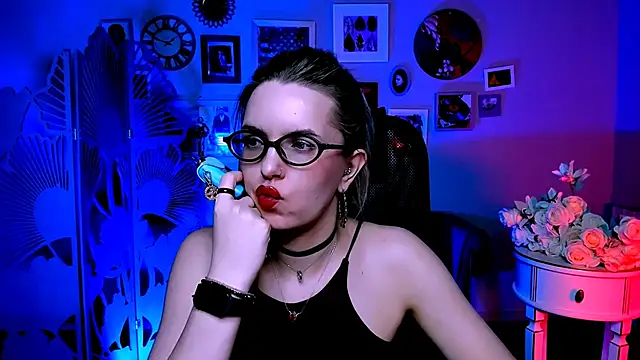 Snapshot of AliceSmite chatting on 04/23/26, 12:29 AliceSmite online show from 04/23/26, 12:29