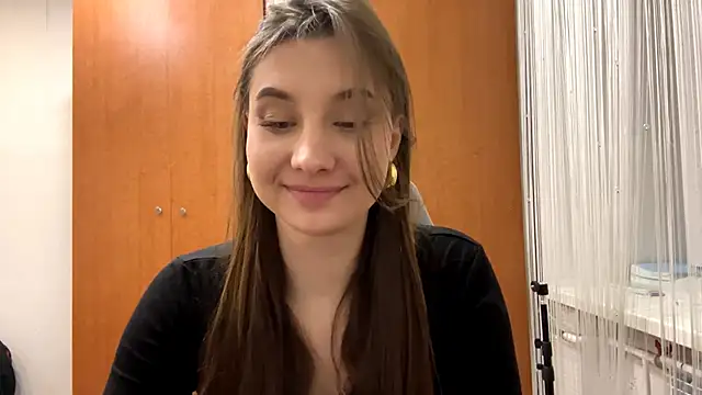 Snapshot of Flower_sunny chatting on 03/18/26, 11:46 Flower sunny online show from 03/18/26, 11:46