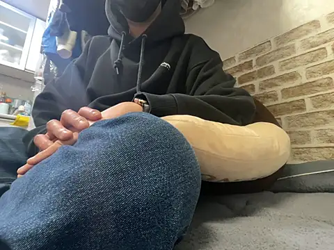 Snapshot of moon_blue199x chatting on 03/20/26, 02:11 moon blue199x online show from 03/20/26, 02:11