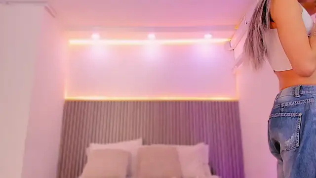 ashvalentine  online show from 03/11/26, 07:42