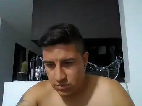 Snapshot of Sneyd10 chatting on 03/05/26, 02:40 Sneyd10 online show from 03/05/26, 02:40