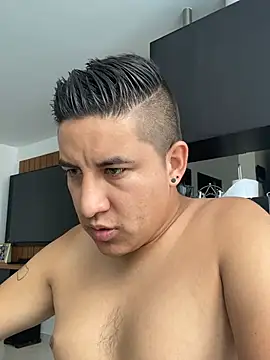 Snapshot of Sneyd10 chatting on 03/06/26, 04:03 Sneyd10 online show from 03/06/26, 04:03