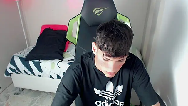 Snapshot of Pablito_junior chatting on 03/08/26, 03:54 Pablito junior online show from 03/08/26, 03:54