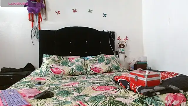 naomi unu online show from 06/19/26, 04:11