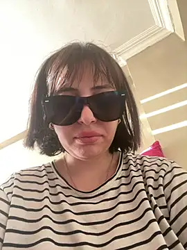 Snapshot of edeece chatting on 03/04/26, 03:18 edeece online show from 03/04/26, 03:18