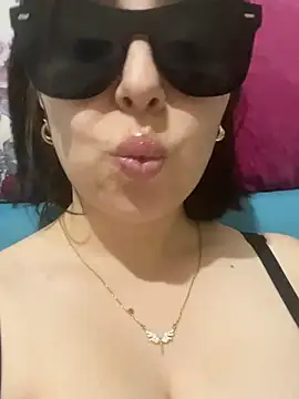 Snapshot of edeece chatting on 03/05/26, 06:04 edeece online show from 03/05/26, 06:04