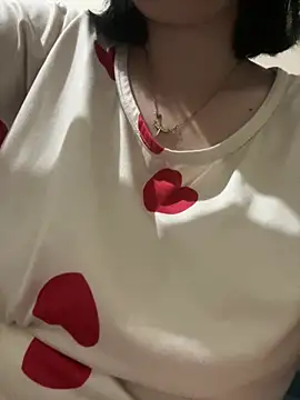 Snapshot of edeece chatting on 03/23/26, 07:40 edeece online show from 03/23/26, 07:40