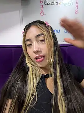 Snapshot of ManuelaVeeleez chatting on 03/31/26, 05:30 ManuelaVeeleez online show from 03/31/26, 05:30