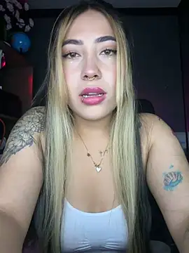 Snapshot of ManuelaVeeleez chatting on 04/10/26, 05:01 ManuelaVeeleez online show from 04/10/26, 05:01