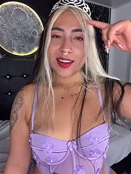 Snapshot of ManuelaVeeleez chatting on 06/14/26, 06:04 ManuelaVeeleez online show from 06/14/26, 06:04