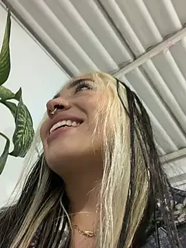 Snapshot of ManuelaVeeleez chatting on 06/24/26, 01:59 ManuelaVeeleez online show from 06/24/26, 01:59