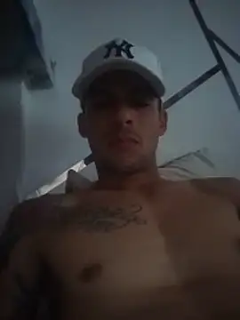 alexito1020 online show from 05/17/26, 05:05
