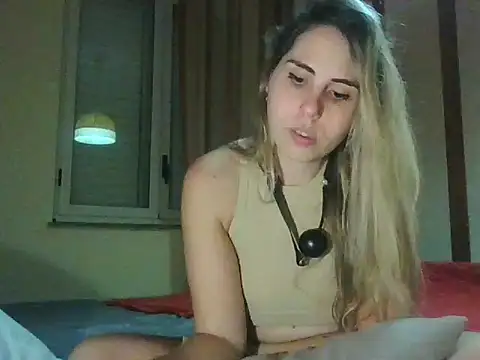 Snapshot of Emilyvuxa chatting on 03/22/26, 08:45 Emilyvuxa online show from 03/22/26, 08:45