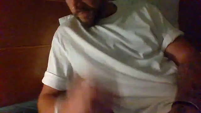Snapshot of freetom31 chatting on 03/29/26, 12:38 freetom31 online show from 03/29/26, 12:38