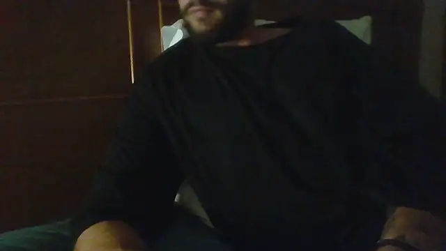 Snapshot of freetom31 chatting on 03/31/26, 01:11 freetom31 online show from 03/31/26, 01:11