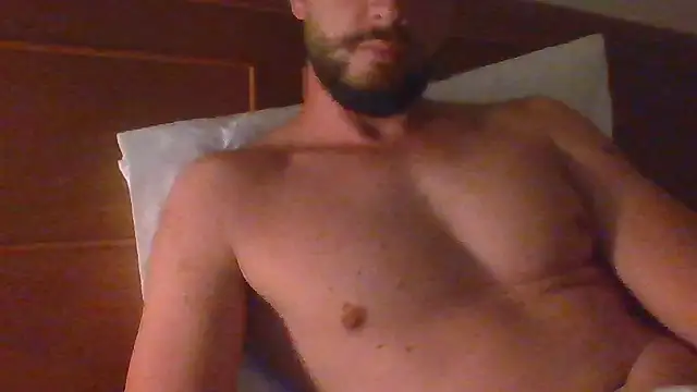 Snapshot of freetom31 chatting on 04/03/26, 01:31 freetom31 online show from 04/03/26, 01:31