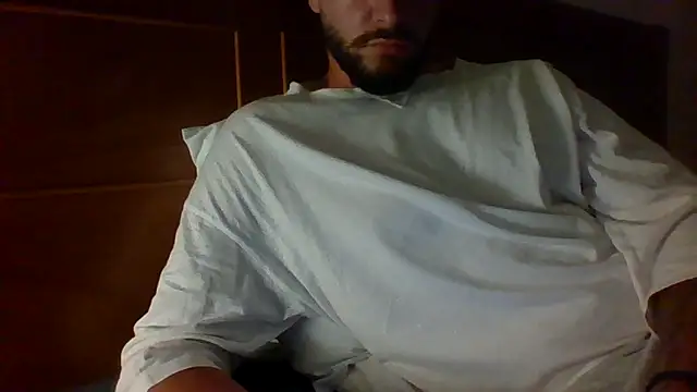 Snapshot of freetom31 chatting on 04/14/26, 10:32 freetom31 online show from 04/14/26, 10:32