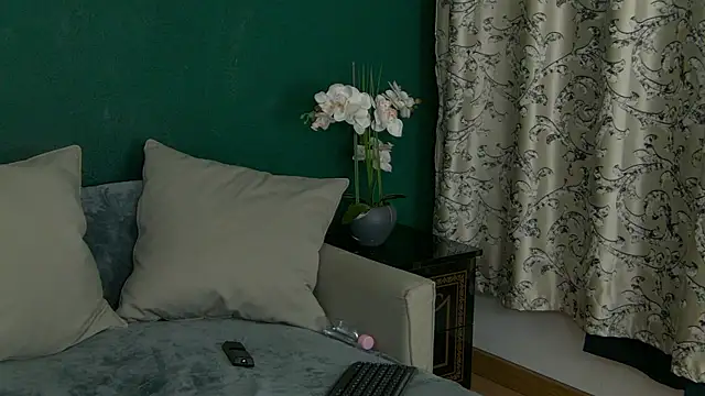 SkinnyNatty online show from 05/01/26, 03:55