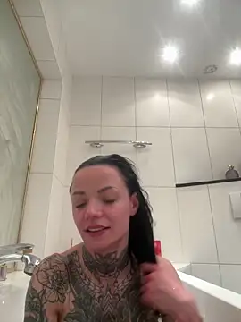 SkinnyLilly online show from 05/01/26, 10:58