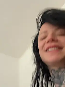 SkinnyLilly online show from 05/05/26, 10:23