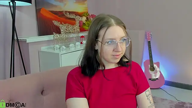 Snapshot of maxinemouse chatting on 03/07/26, 12:02 maxinemouse online show from 03/07/26, 12:02