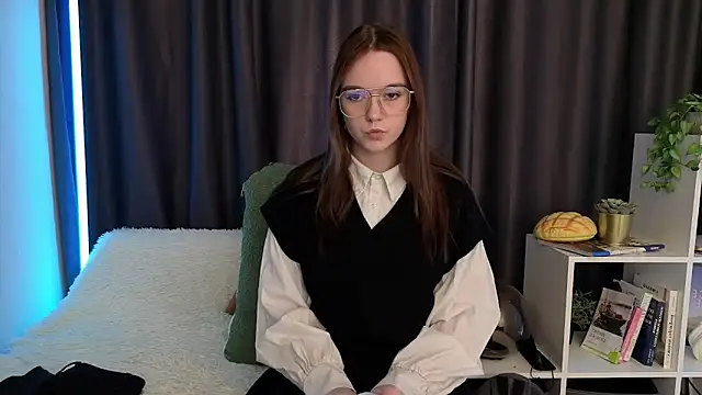 Snapshot of SunyLily chatting on 03/20/26, 06:18 SunyLily online show from 03/20/26, 06:18