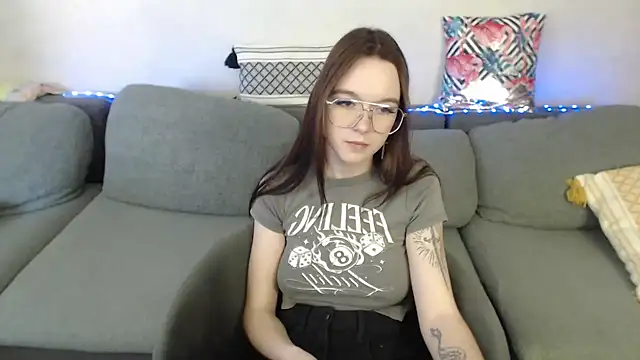 Snapshot of SunyLily chatting on 04/18/26, 07:12 SunyLily online show from 04/18/26, 07:12