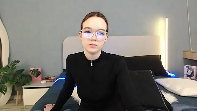 Snapshot of SunyLily chatting on 04/19/26, 06:02 SunyLily online show from 04/19/26, 06:02