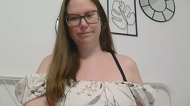 CelineThompson online show from 04/22/26, 07:04