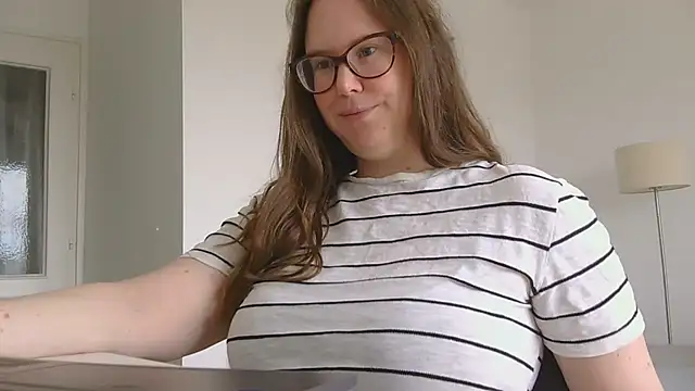 CelineThompson online show from 05/15/26, 11:50