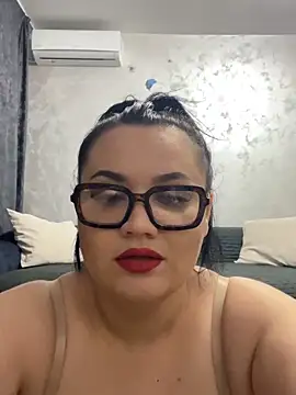 Snapshot of julietalovee chatting on 03/28/26, 03:11 julietalovee online show from 03/28/26, 03:11