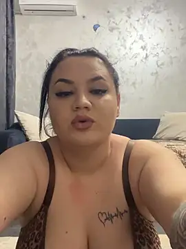 Snapshot of julietalovee chatting on 04/26/26, 05:21 julietalovee online show from 04/26/26, 05:21