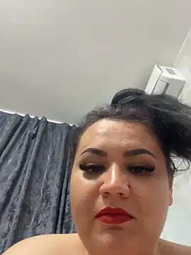 Snapshot of julietalovee chatting on 05/19/26, 08:15 julietalovee online show from 05/19/26, 08:15
