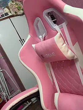 hot-cumplay online show from 05/13/26, 04:43