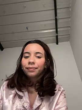 Snapshot of Nicole_Cute04 chatting on 04/23/26, 04:03 Nicole Cute04 online show from 04/23/26, 04:03
