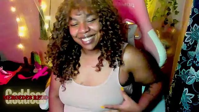 Snapshot of Goddess_MercedesRedd chatting on 05/11/26, 02:01 Goddess MercedesRedd online show from 05/11/26, 02:01