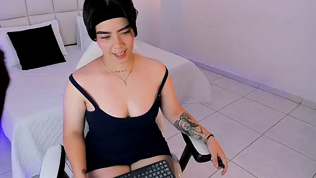 Isabella clarkk online show from 03/12/26, 11:44