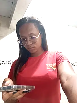 Snapshot of Sraveneno chatting on 03/11/26, 01:06 Sraveneno online show from 03/11/26, 01:06