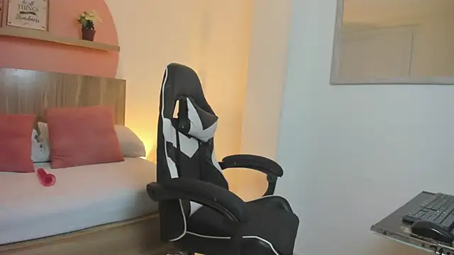 bella dork online show from 03/18/26, 07:39