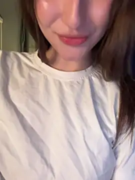 Snapshot of LunarQueenn chatting on 04/03/26, 08:51 LunarQueenn online show from 04/03/26, 08:51