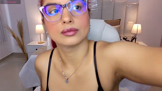 Snapshot of Raven-reyess chatting on 05/13/26, 04:59 Raven-reyess online show from 05/13/26, 04:59