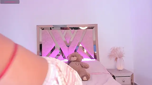 Snapshot of thamii_campanitaa chatting on 03/09/26, 09:41 thamii campanitaa online show from 03/09/26, 09:41