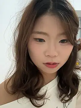 Snapshot of Smallwood_29 chatting on 03/17/26, 05:05 Smallwood 29 online show from 03/17/26, 05:05