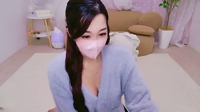 Snapshot of YURIKAsan_ chatting on 04/01/26, 12:17 YURIKAsan online show from 04/01/26, 12:17