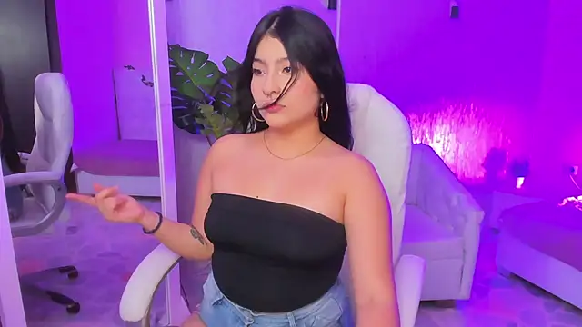 Snapshot of HannaLee333 chatting on 03/17/26, 02:38 HannaLee333 online show from 03/17/26, 02:38