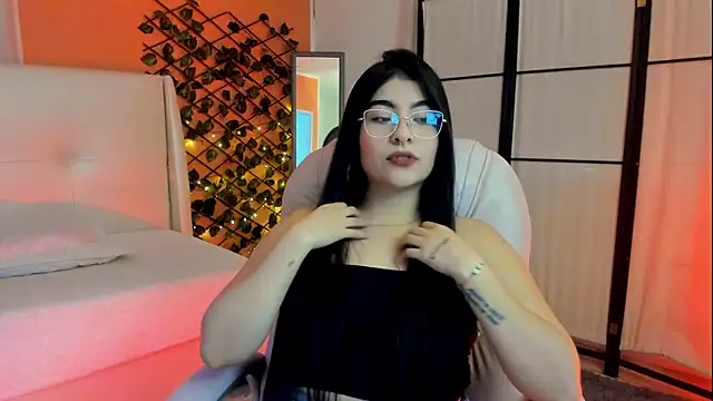 Snapshot of HannaLee333 chatting on 03/27/26, 10:42 HannaLee333 online show from 03/27/26, 10:42